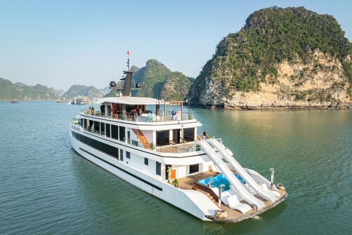 Hanoi: 5-Star Luxury Day Cruise to Lan Ha Bay with Scenic Views 4
