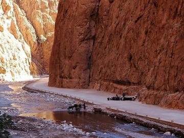 3-Day Marrakech Desert Tour with Camel Trekking and Camp Stay