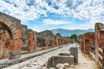 POMPEII & WINE TASTING tour from Naples – Group Tour