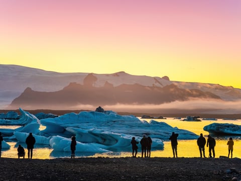 Diamond Beach, Jökulsárlón Glacier Lagoon & Boat Tour from Reykjavík