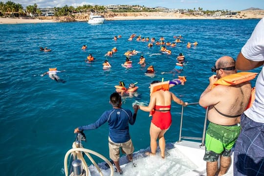 Snorkel Boat and City Shopping Tour