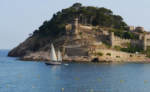 Scenic Girona and Costa Brava Day Trip from Barcelona