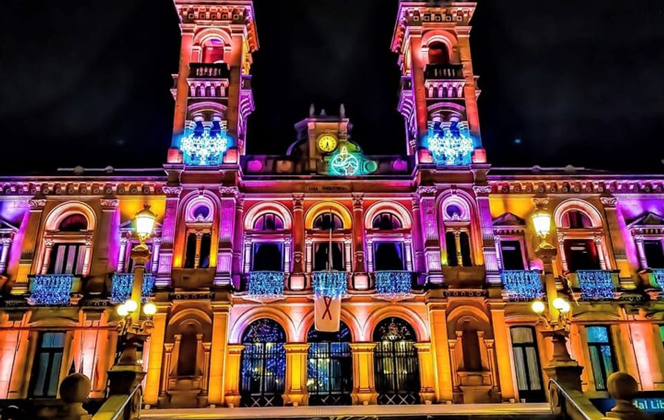 Cultural Walking Tour of San Sebastián's Old Town and Coastline