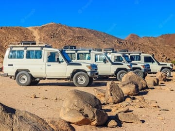 Desert Jeep Safari and Bedouin Dinner with Stargazing in Hurghada