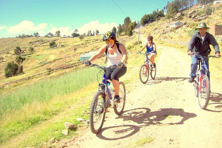 Mountain bike around Lake Titicaca 2