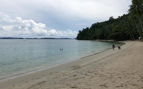 Puerto Princesa Shore Excursion: Beach and City Tour
