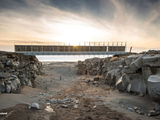 Bridge between continents and two tectonic plates