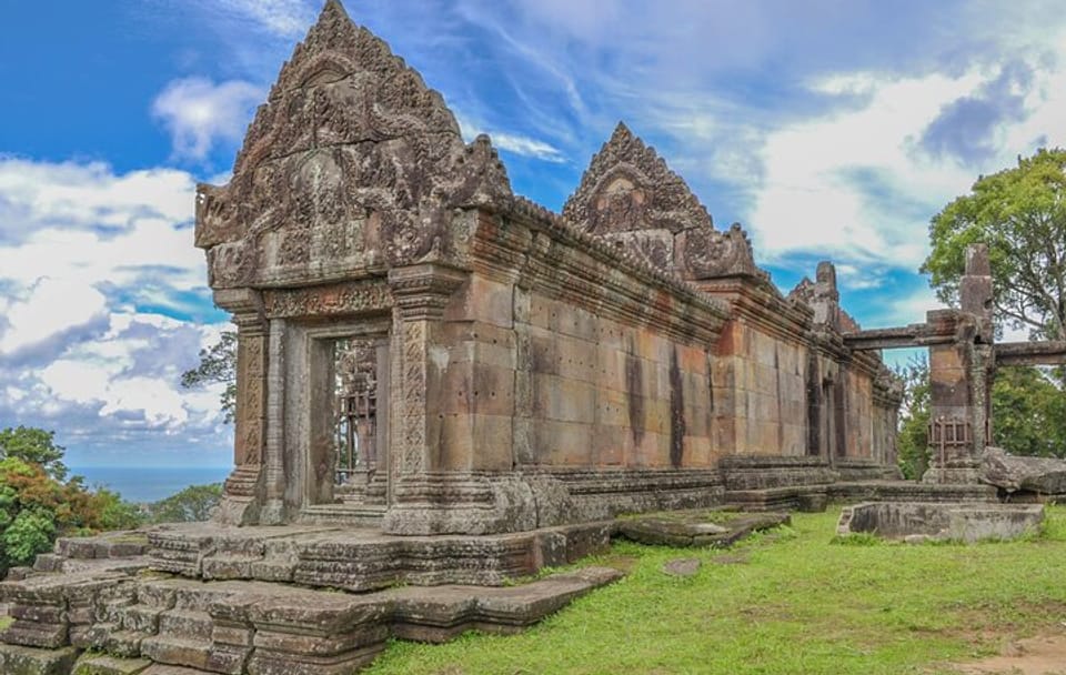 Full-Day Private Guided Tour from Siem Reap to Preah Vihear Temple