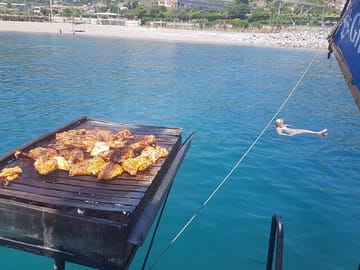 Alanya Coastal Boat Tour with Lunch and Soft Drinks