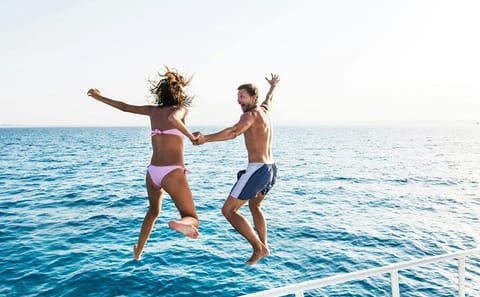 Alanya Relaxing Boat Tour with Lunch and Soft Drinks