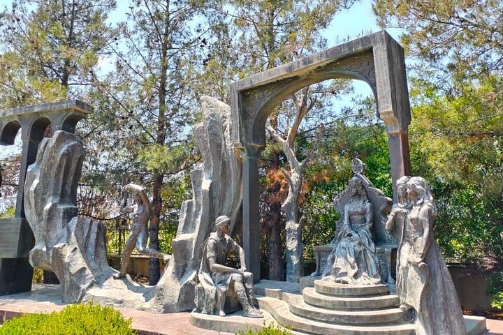 Nizami_Ganjavi_mausoleum_in_Ganja,_Azerbaijan_Ganja_tour_Baku_Nizami_Ganjavi-VLA Travel-Khamsa-Xamsa-Xemse-02