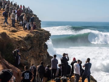 Nazaré Big Wave Surf Tour from Lisbon with Scenic Stops