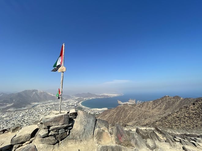 From Dubai: Enjoy an easy hiking trail at Al Rabi and explore Khorfakkan.