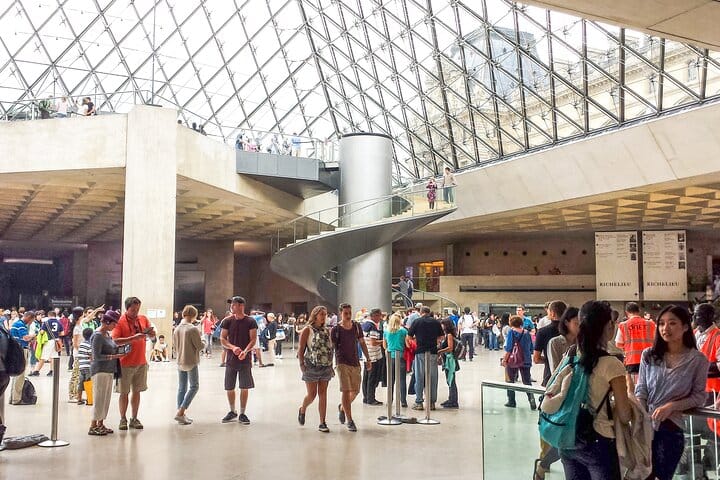 Full-Day Paris City Tour with Louvre, Saint-Germain-des-Pres and Lunch Cruise  9