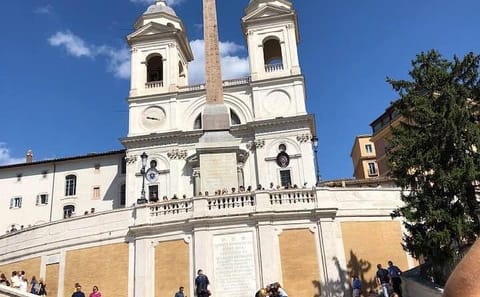 Private Guided Tour of Colosseum and Vatican Museums in Rome