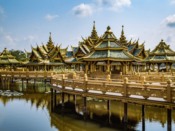 Guided Tour in Grand Palace & Emerald Buddha by MyProGuide