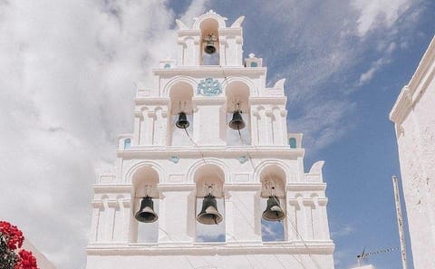 Private 5-Hour Tour of Akrotiri and Moni Profitou Iliou, Santorini