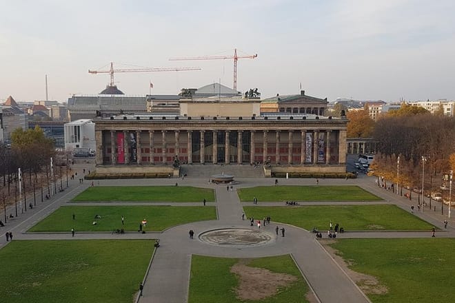Explore Berlin History and Highlights Sightseeing Tour 5