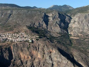 Private 2-Day Tour of Delphi, Thermopylae, and Meteora from Athens