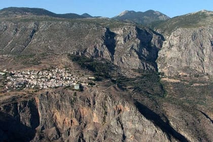 2 Day Private Tour to Thermopylae,Meteora,Ancient Plevrona,Oiniades and Delphi
