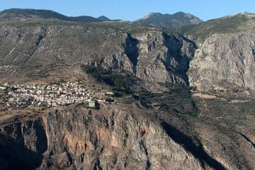 Private 2-Day Tour of Delphi, Thermopylae, and Meteora from Athens