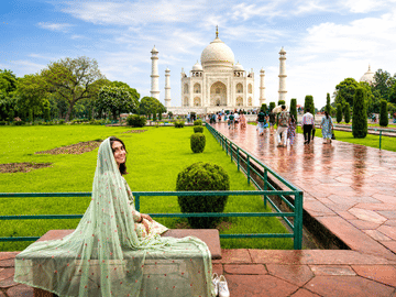 Agra: Taj Mahal Guided Tour with Photography & Rental Saree