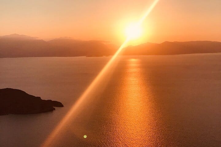 VIP Motor Yacht Charter – 17 meter – 10 Guests max – Full day