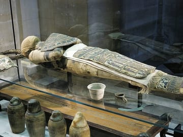 Discover Giza Pyramids and The Egyptian Museum with Guide