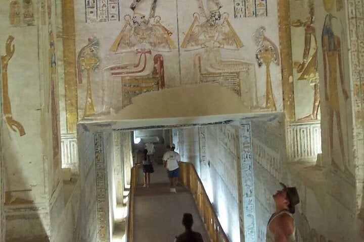 Luxor Valley of the kings, Temple Hatshepsut, colossi of Memnon 8