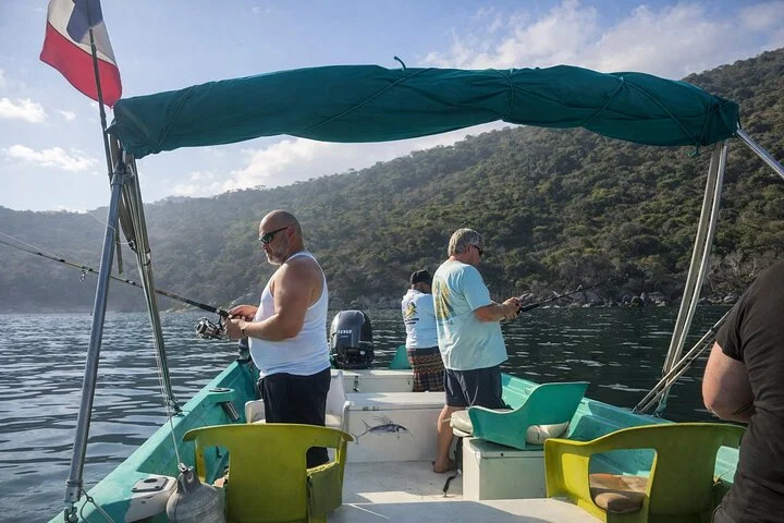 Viajes de pesca privados con pescadores locales y almuerzo del mar a la mesa