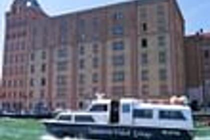 Venezia: Noleggio motoscafo per 2 ore con aperitivo