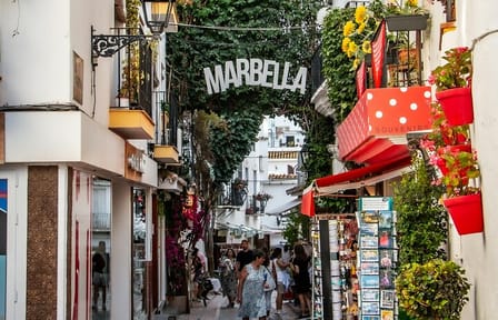 Córdoba to Málaga and Marbella Day Tour with Photography Session