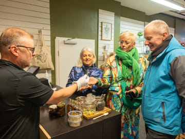 Try yourself on a handpicked selection of Iceland´s finest sweets and pastries!