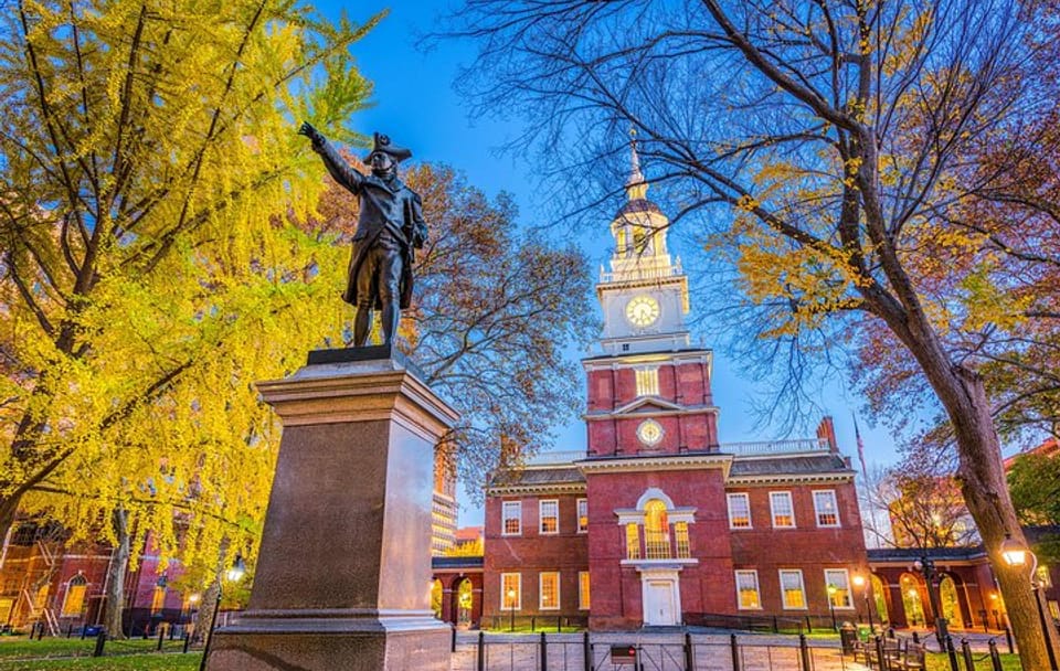 Philadelphia and Amish Community Day Tour from New York