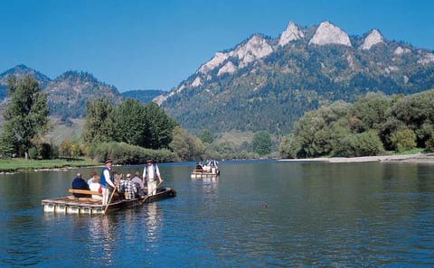 From Krakow: Traditional Dunajec River Rafting with Palenica Mountain Chairlift