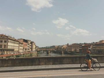 Photoshoot Walking Tour at Ponte Vecchio in Florence