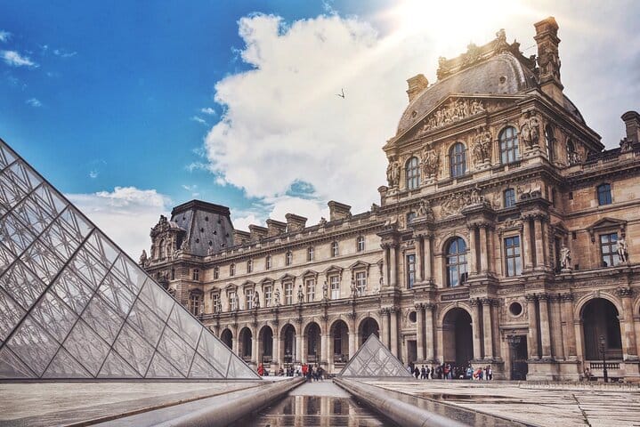 Audio guided Louvre museum Tour with hotel pick up 5