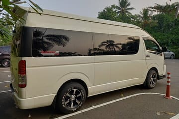 15-Day Mini Bus Rental with Driver in Wathuregama, Sri Lanka