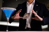 Close-Up Magic Show & Signature Cocktails in Tokyo 7