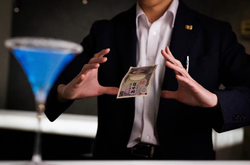 Close-Up Magic Show & Signature Cocktails in Tokyo 7