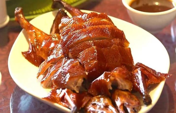 Local special food Yiliang Roast Duck