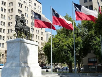 Santiago’s Historic Core: From La Moneda to the Market