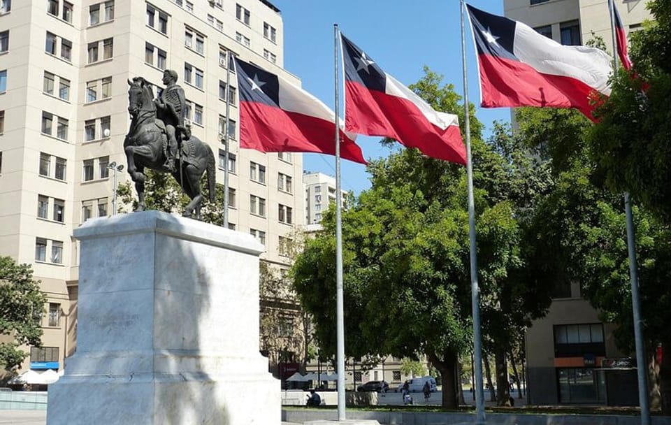 Walking Tour of Santiago's Historic Core: La Moneda to Market