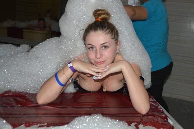 Semi Submarine Sea Trip with Parasailing &amp; Turkish bath -Hurghada