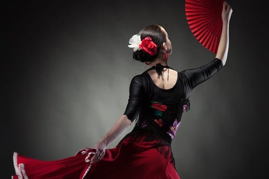 Barcelona Small Group Tour with Flamenco Show, Tapas Dinner and Gothic Quarter