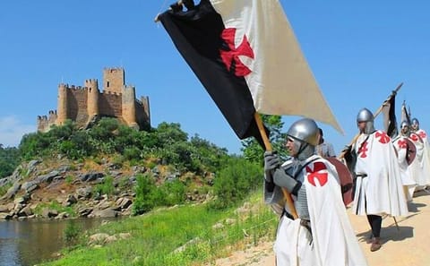 Templar Route Tour: Explore Lisbon and Praia do Ribatejo