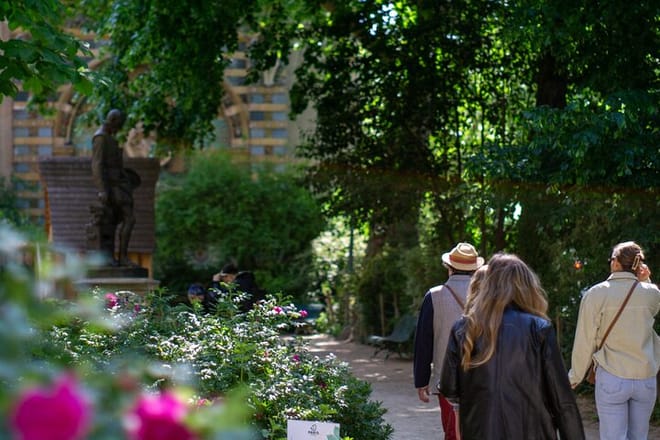 Wine Walk & Tasting in Saint-Germain-des-Prés