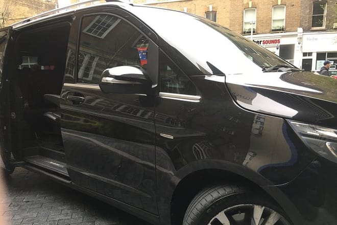 Private transfers between London Gatwick - London Luton Airports 2