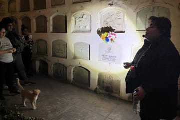 Night Tour of Presbítero Maestro Cemetery in Lima