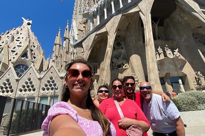 Barcelona Small Group Tour with Sagrada Familia, Park Güell and La Pedrera 3